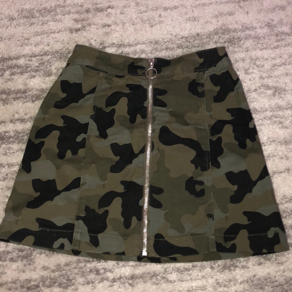 Camo H&M mini skirt